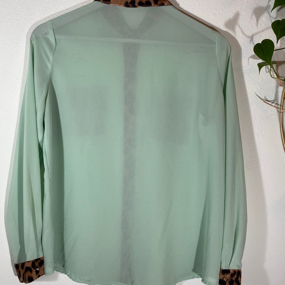 Silk Blend Leopard trim Top Size S 🔥 - Picture 7 of 7